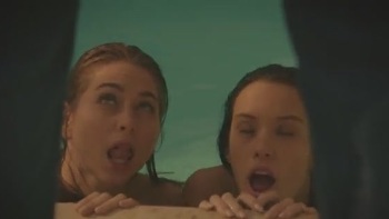 Amateur Guy Cumming Underwater While Moaning And Masturbating His Big Dick - 4K