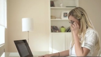 Appetizing Amateur Spreads Her Legs For A Deep Penetration Sex