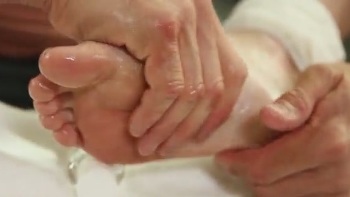 Aya Is Depressed After Her Boyfriend Left Him