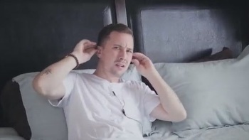 British International Model In Appealing Topless Show