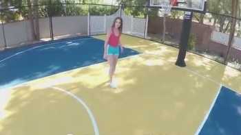 Brunette Showing Her Ass At The Gym