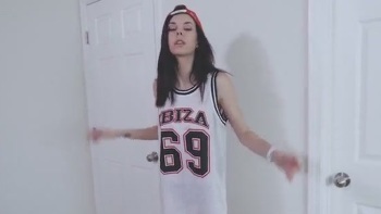 Elle Alexandra In Magic Hands