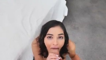 Horny Teen Seduces Herself On Cam Showing Off Her Fleshy Pussy