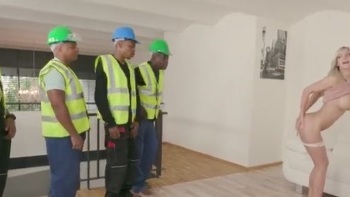 Hot Babe Picked Up At The Pool And Cum Shot