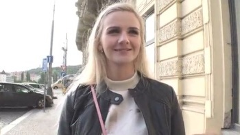 Hottie Models For The Art Students And Masturbates As They Watch