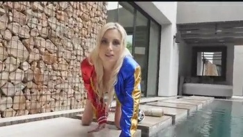 The Neighbor On The Landing Really Wanted His Milk